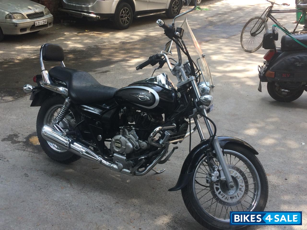 Ebony Blk Met Bajaj Avenger Cruise 220