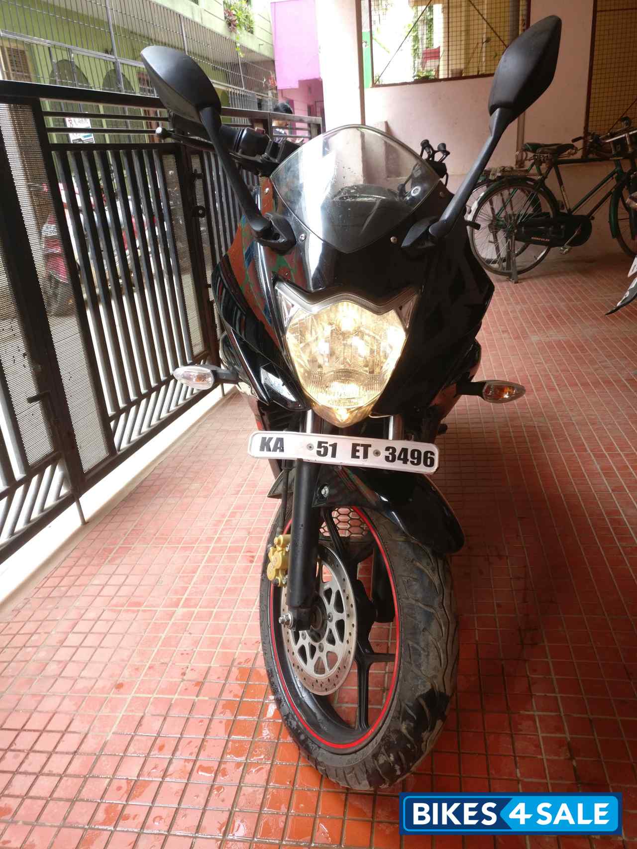 Black Suzuki Gixxer SF
