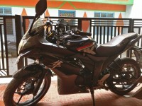 Black Suzuki Gixxer SF