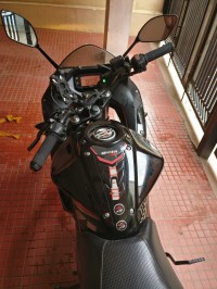 Black Suzuki Gixxer SF