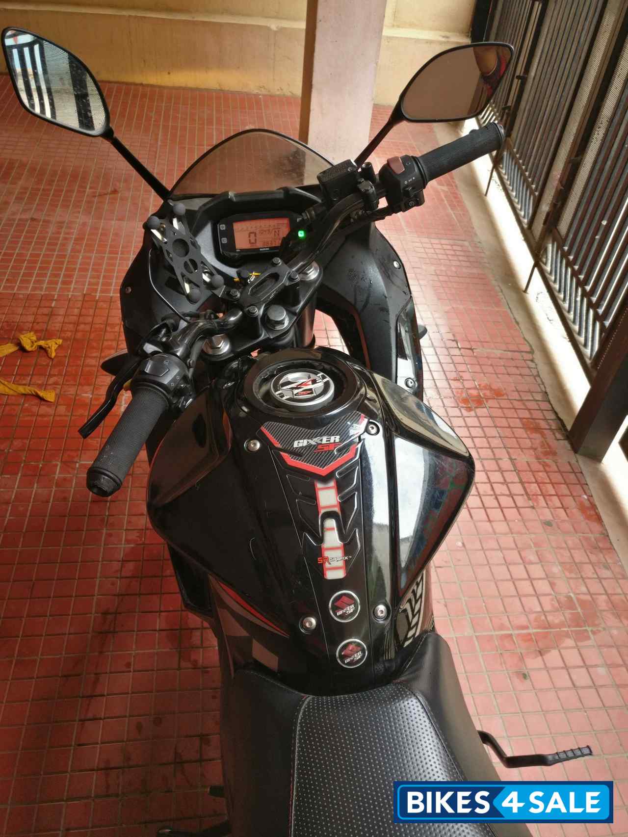 Black Suzuki Gixxer SF