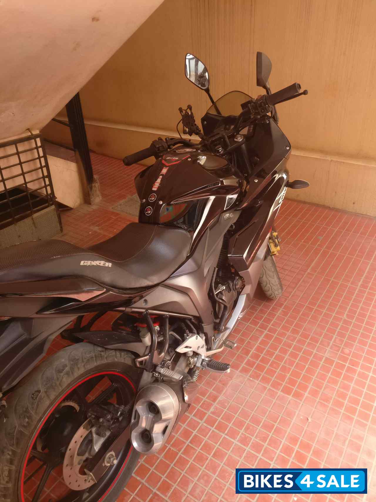 Black Suzuki Gixxer SF