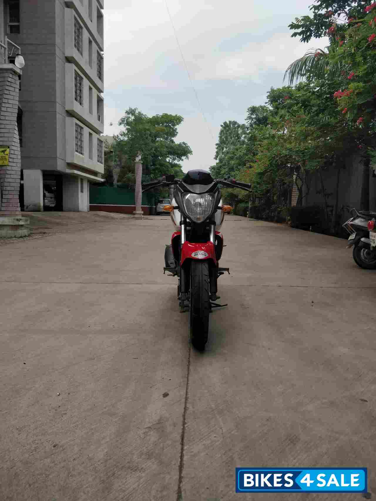White Yamaha FZ-S