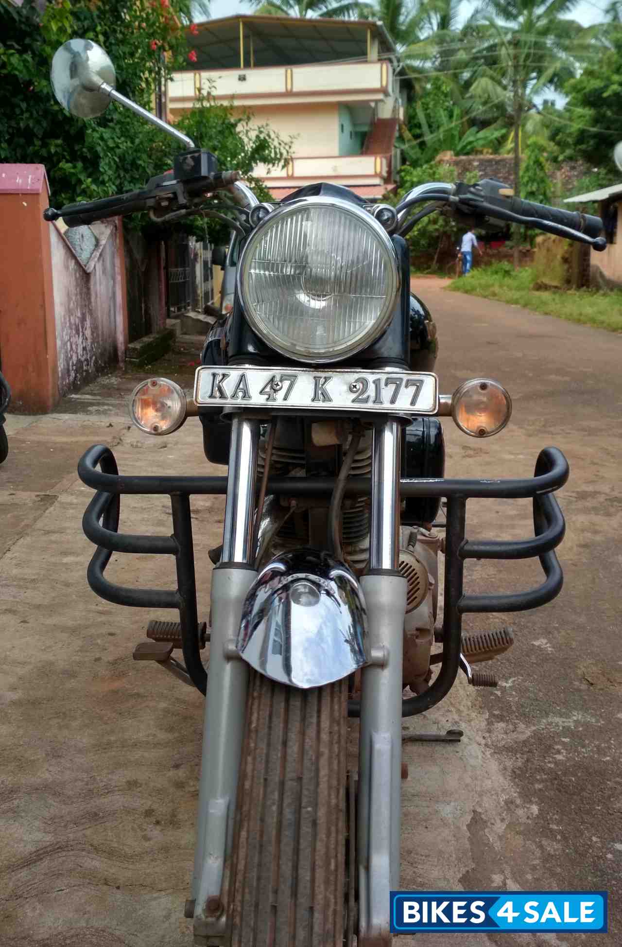Black Royal Enfield Bullet Electra Twinspark