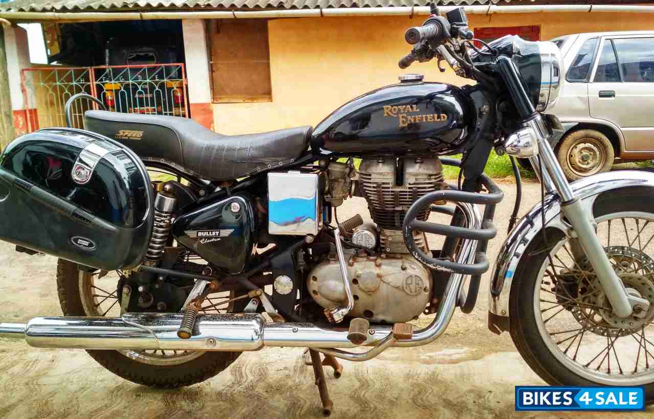 Black Royal Enfield Bullet Electra Twinspark