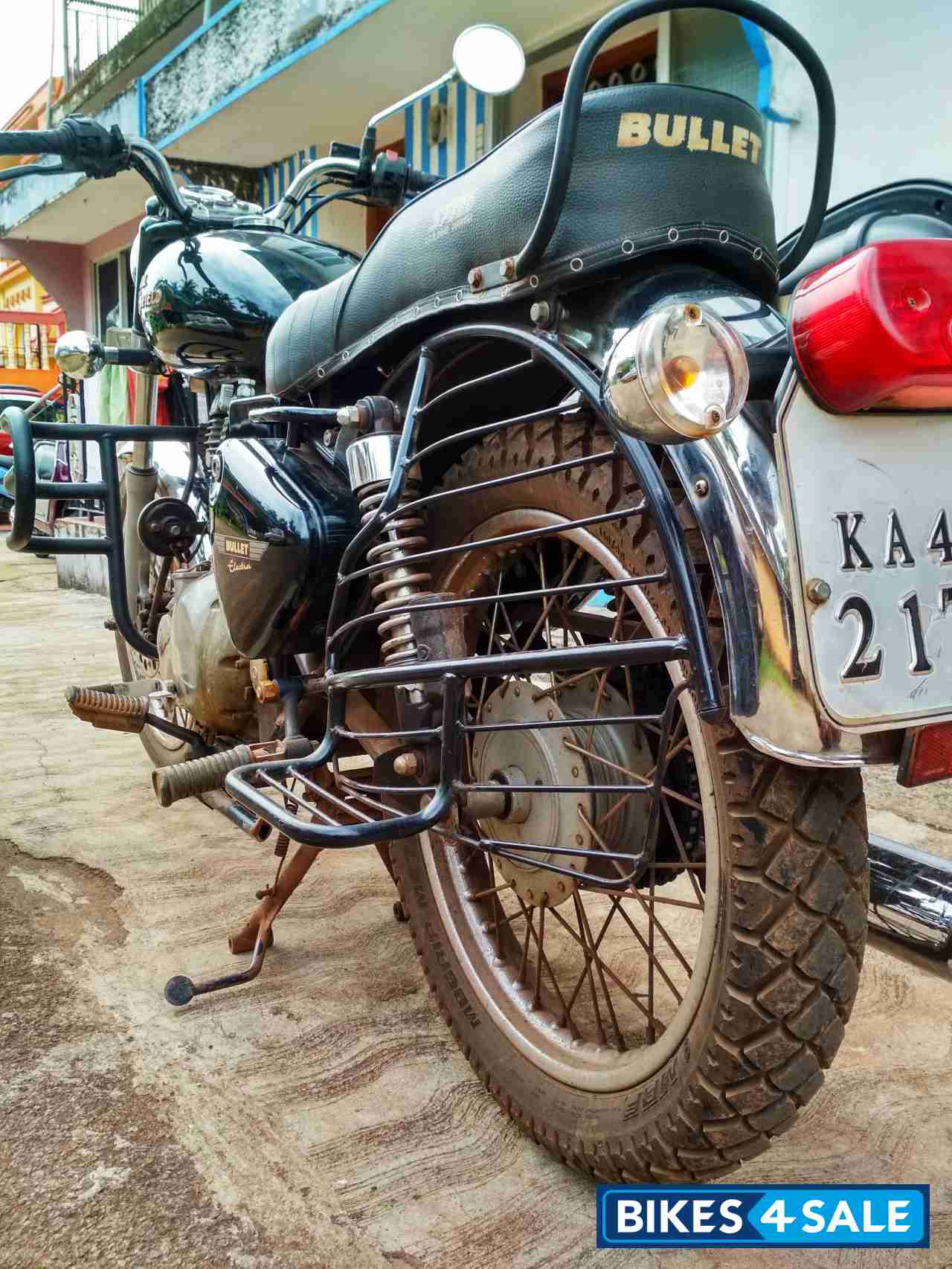 Black Royal Enfield Bullet Electra Twinspark