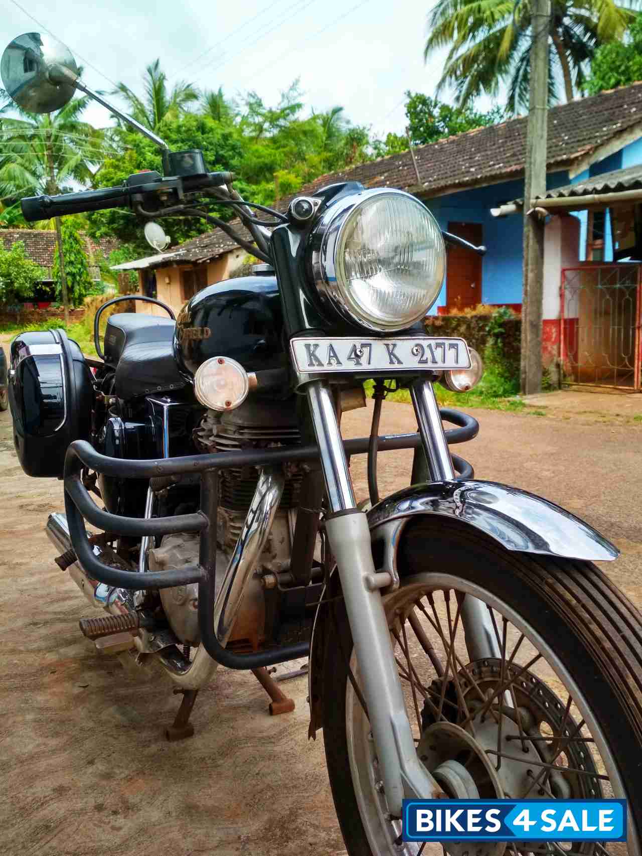 Black Royal Enfield Bullet Electra Twinspark