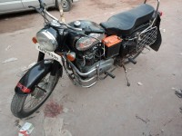Black Royal Enfield Bullet Machismo 350 Old