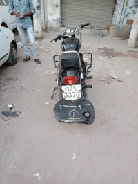 Black Royal Enfield Bullet Machismo 350 Old