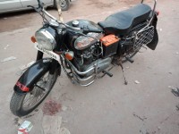 Black Royal Enfield Bullet Machismo 350 Old