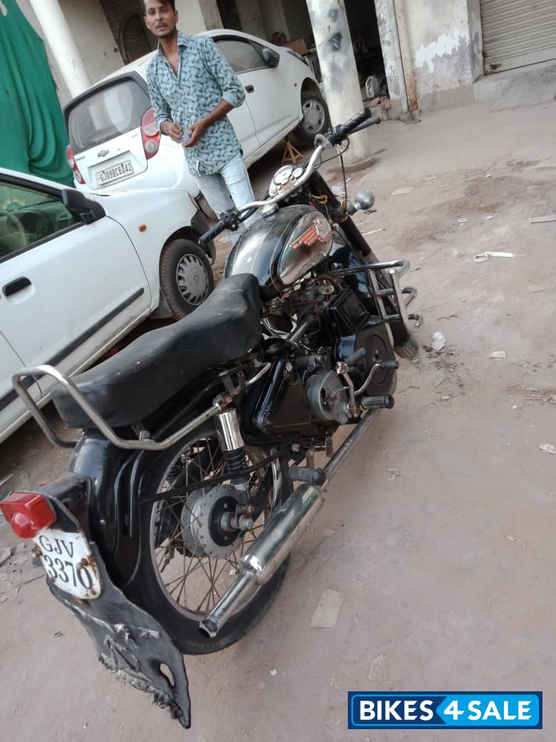 Black Royal Enfield Bullet Machismo 350 Old