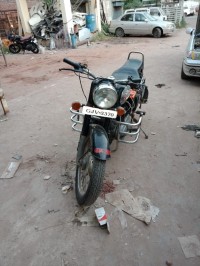 Black Royal Enfield Bullet Machismo 350 Old