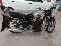 Black Royal Enfield Bullet Machismo 350 Old