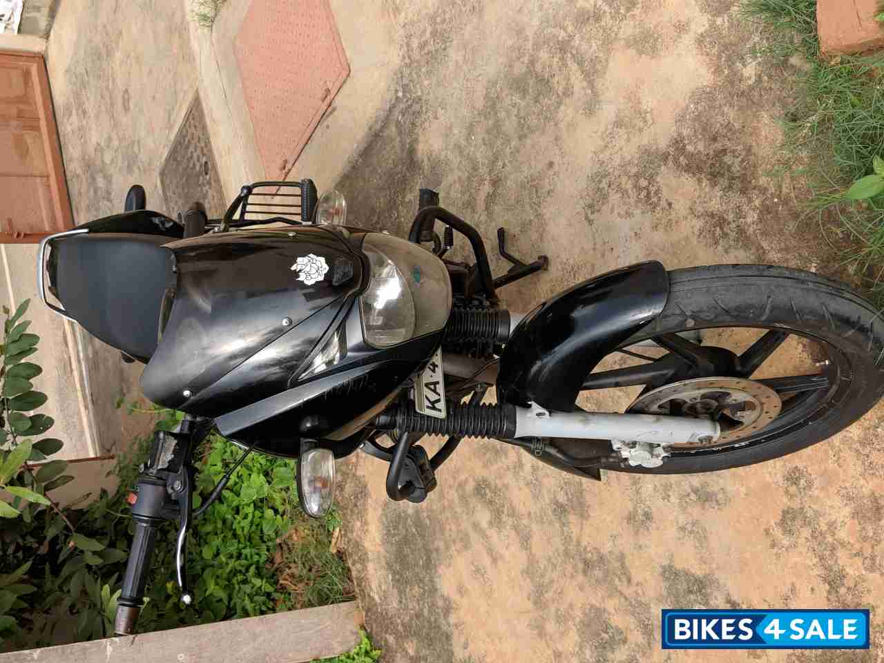 Black Bajaj Pulsar 180 DTSi Black Bajaj Pulsar 180 DTSi