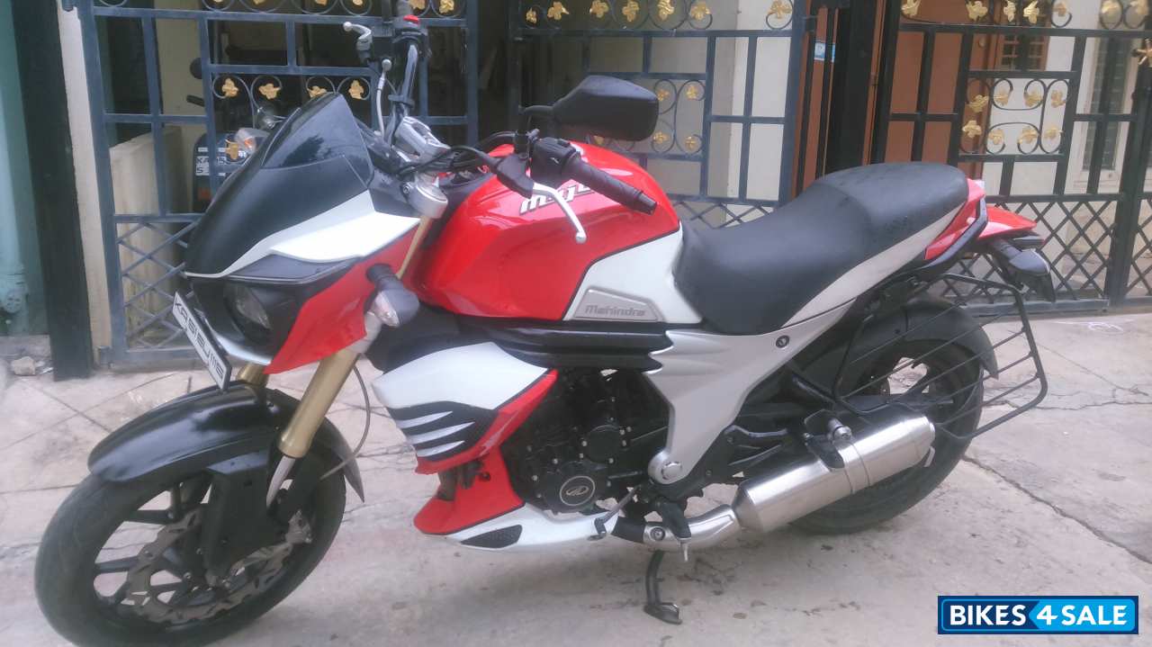 Red Mahindra Mojo Red Mahindra Mojo
