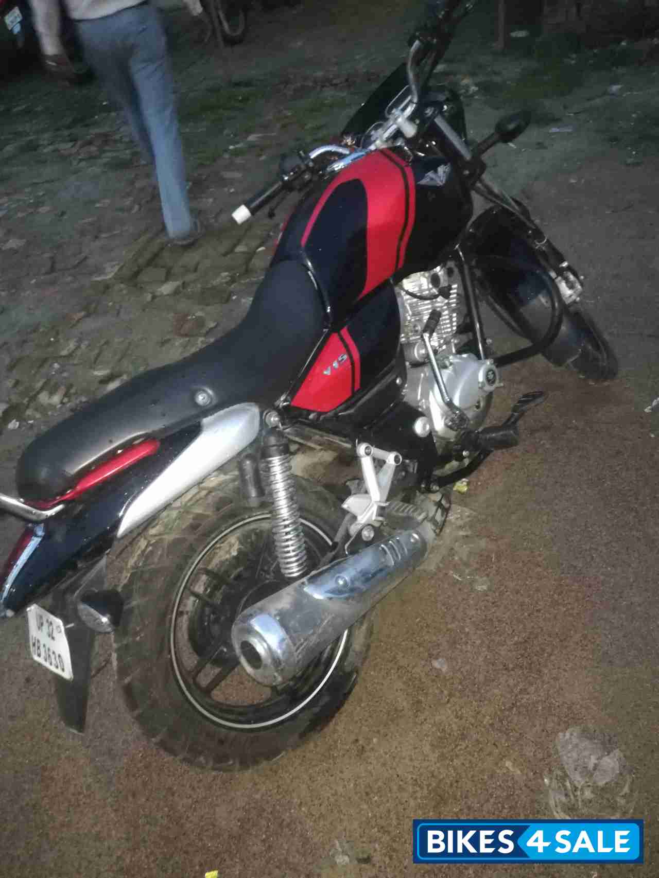 Bajaj V15