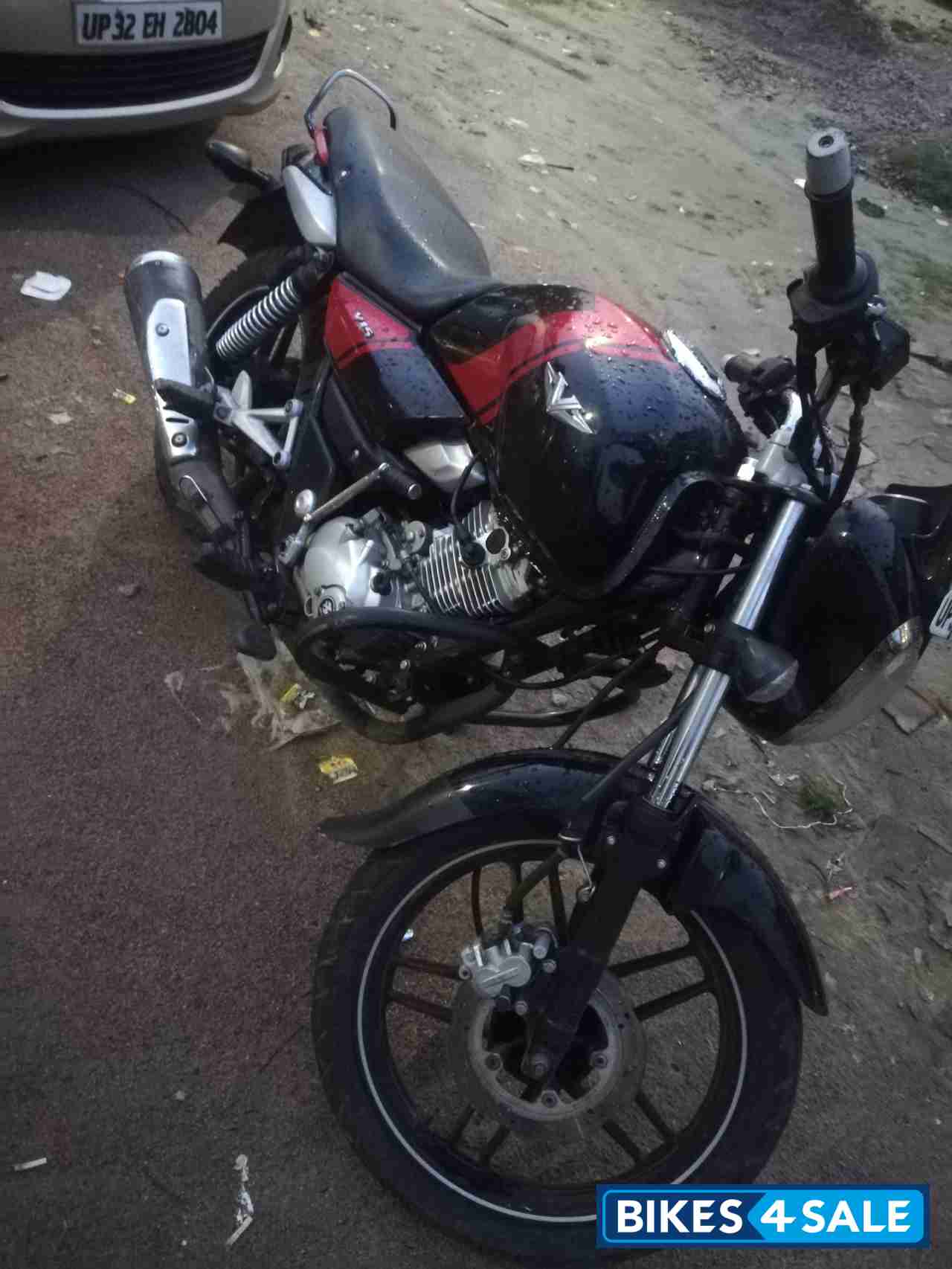 Bajaj V15