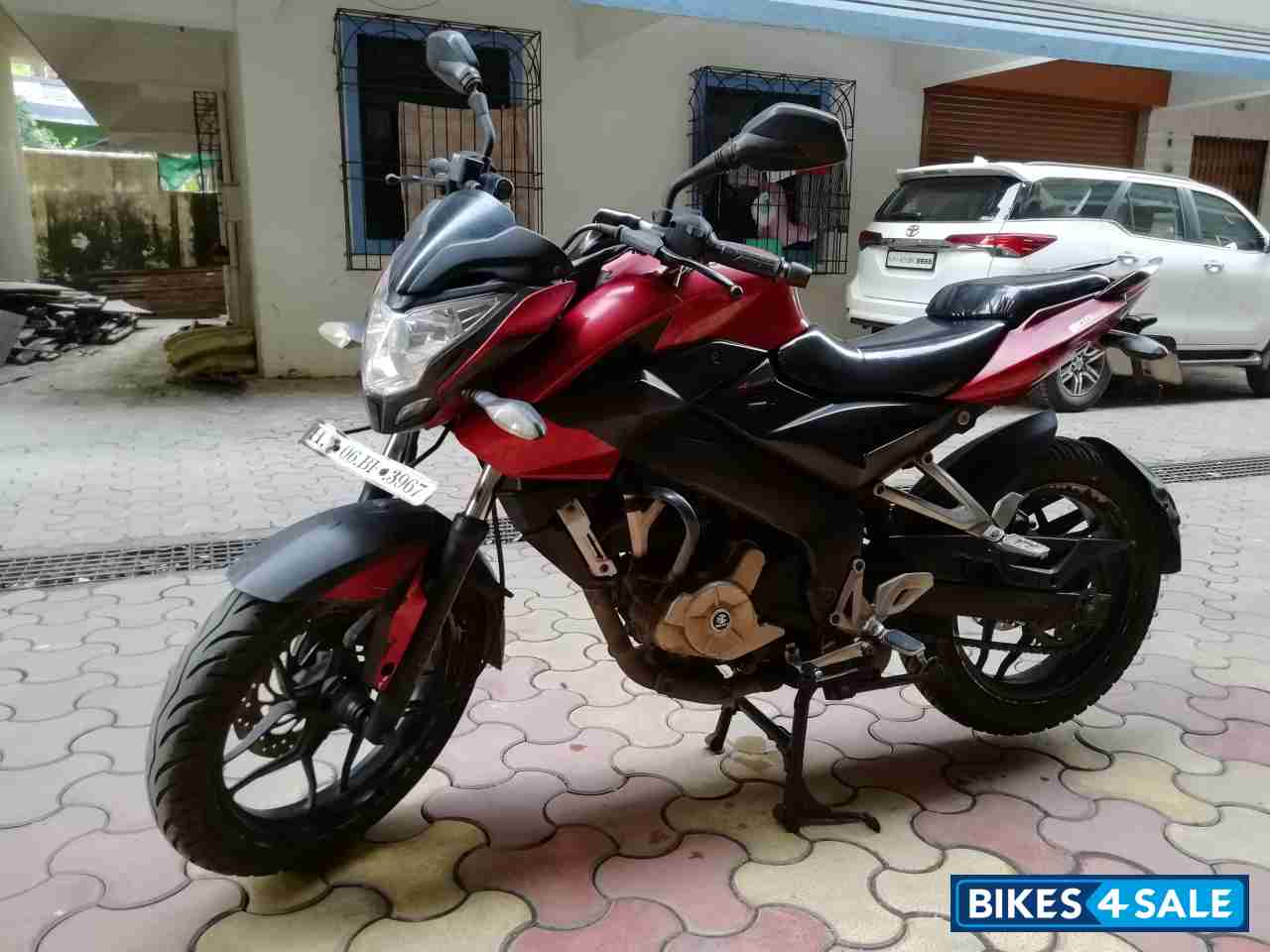 Red Bajaj Pulsar 200 NS