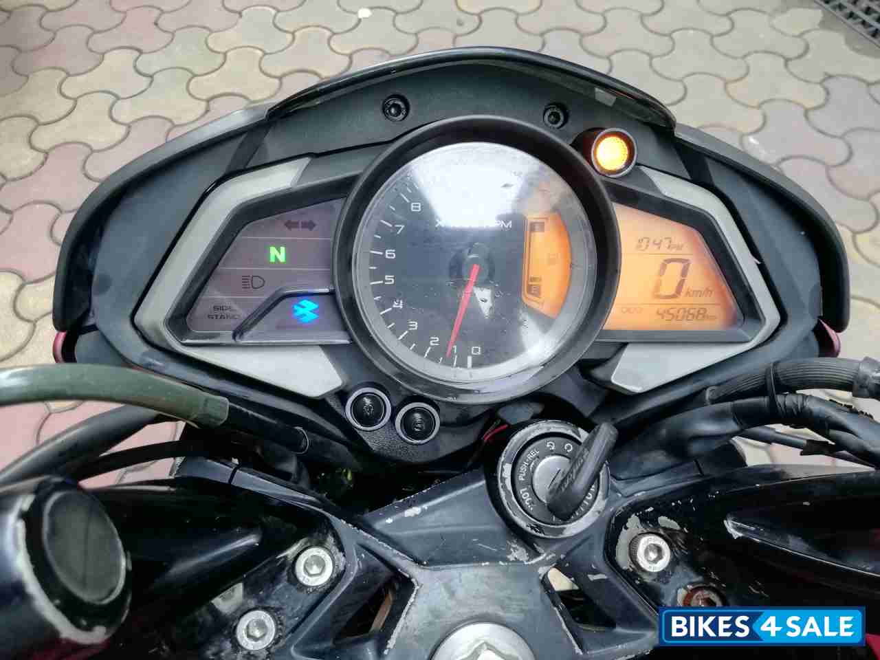 Red Bajaj Pulsar 200 NS