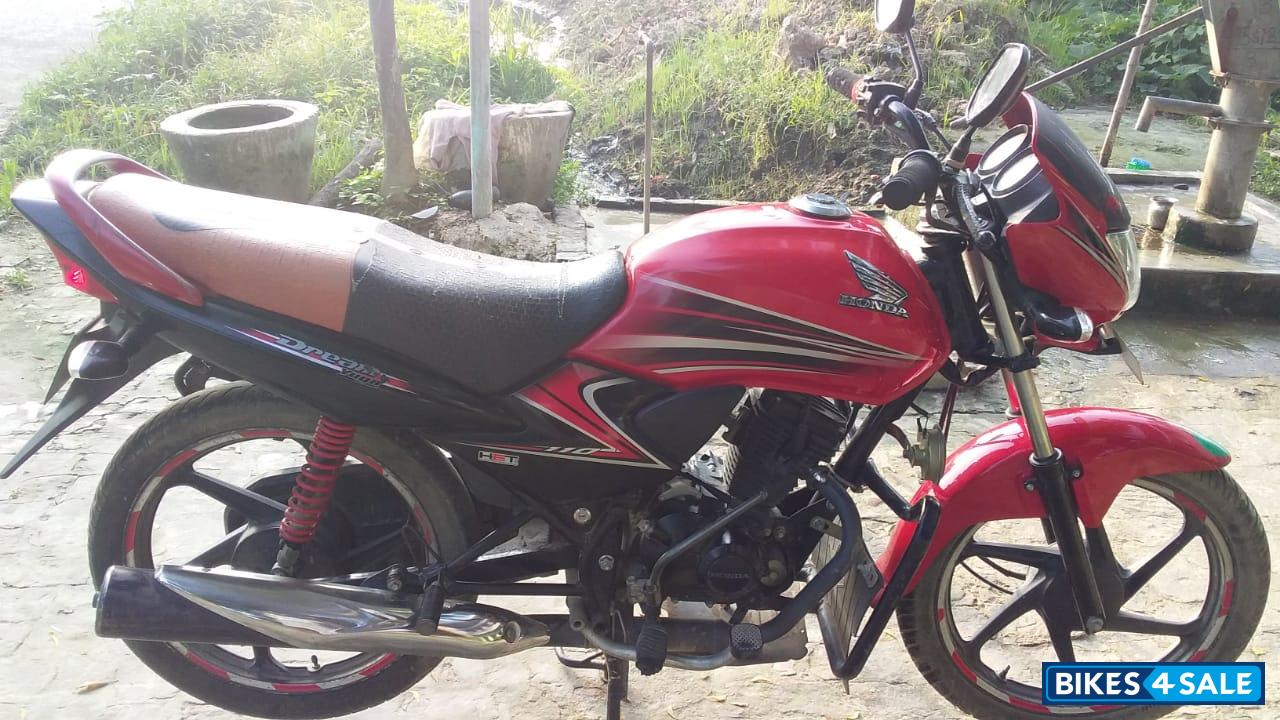 Red Honda Dream Yuga