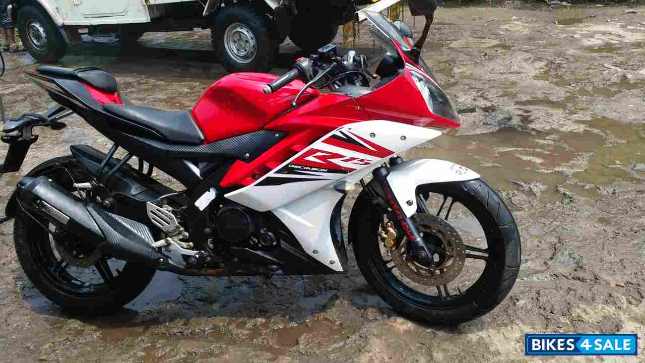 Red Yamaha YZF R15 V2