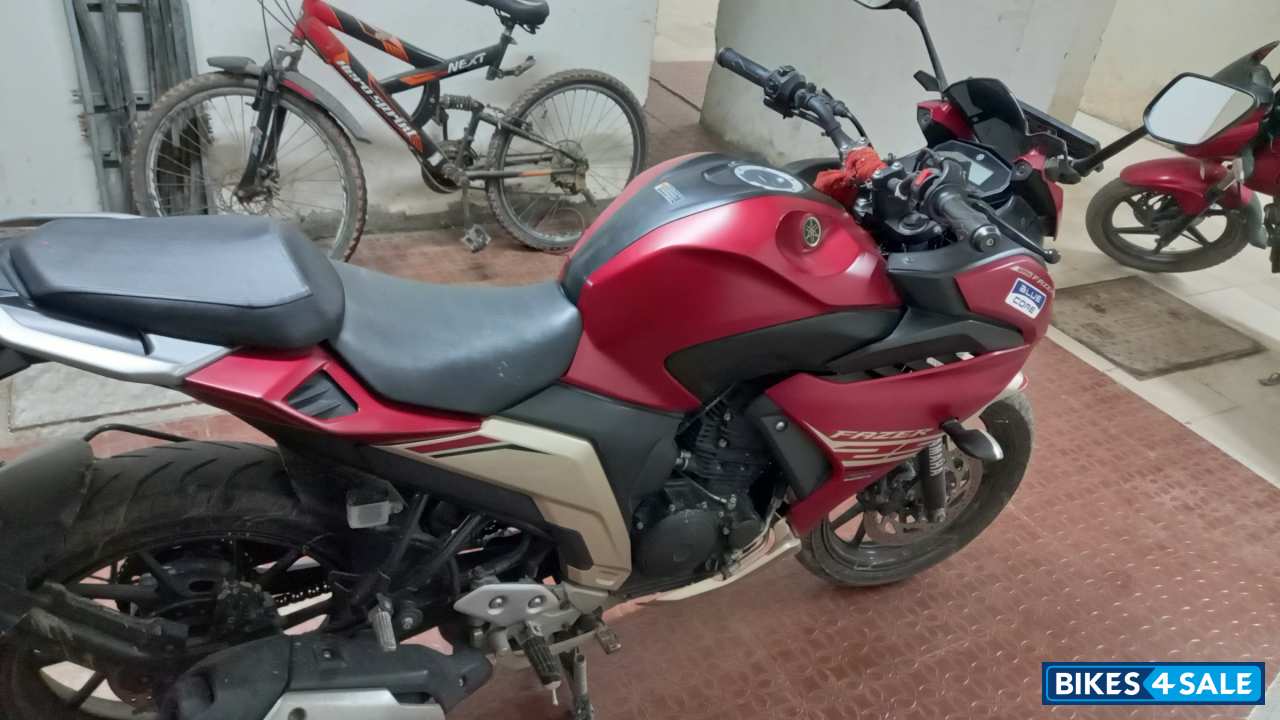 Red Yamaha FZ25