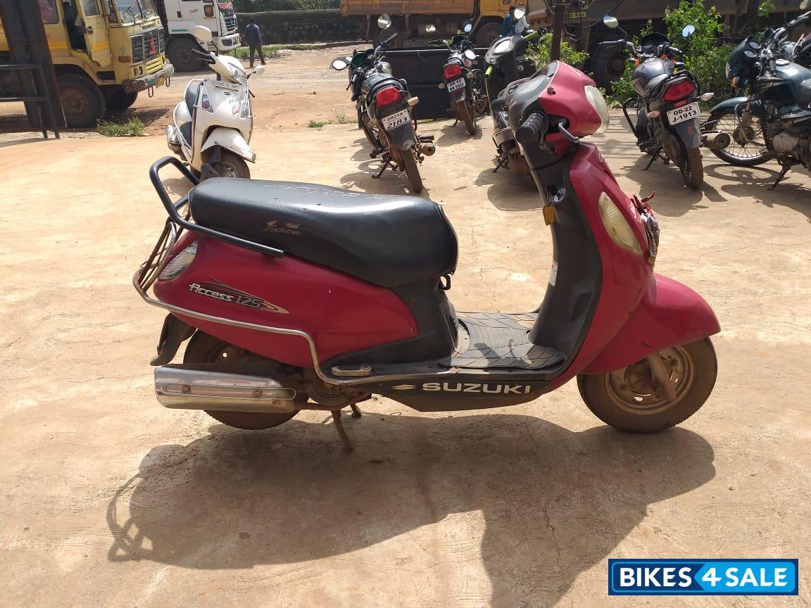 Red Suzuki Access 125