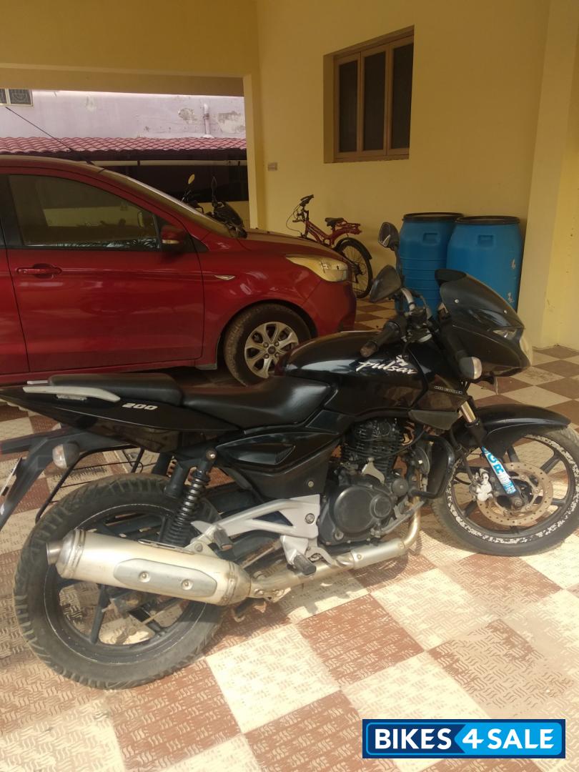 Black Bajaj Pulsar 200 DTSi