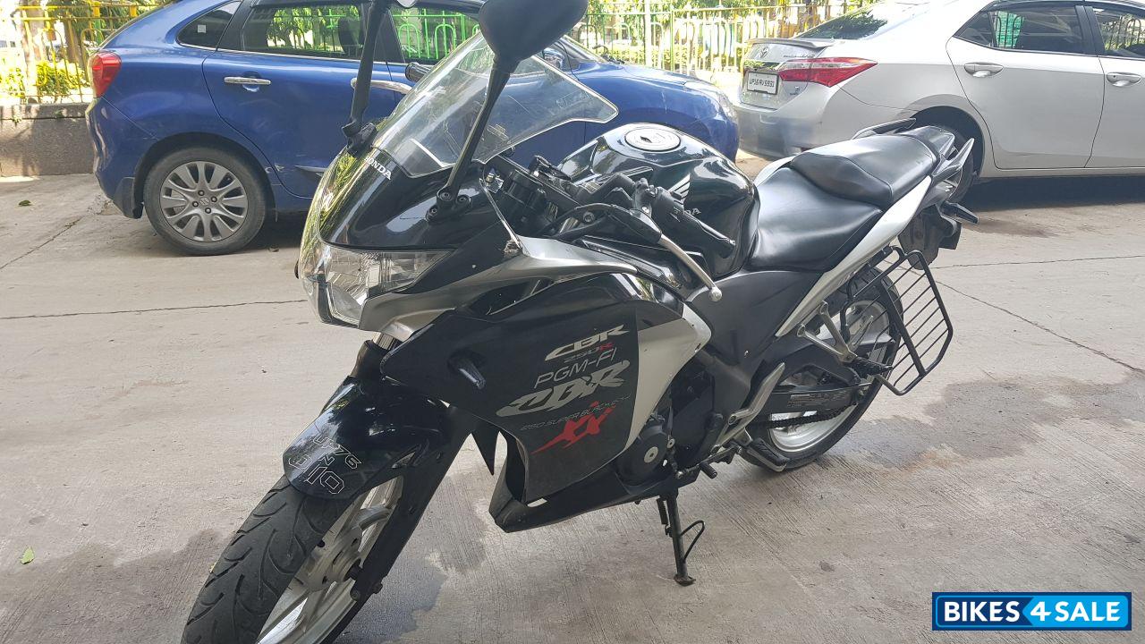 Black Honda CBR 250R
