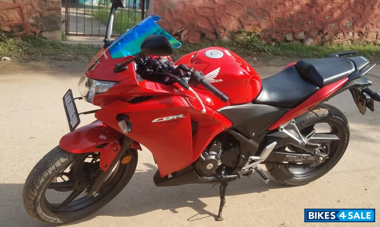 Red S Honda CBR 250R