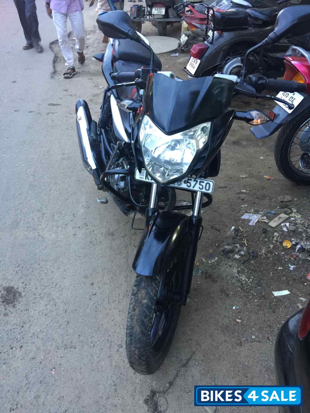 Black Bajaj Pulsar 135LS Black Bajaj Pulsar 135LS