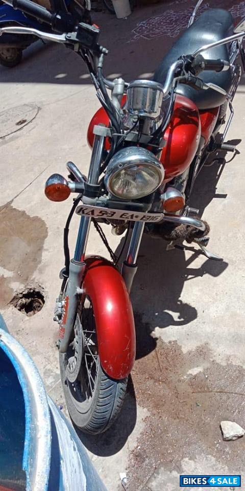 Red Bajaj Avenger 220 DTS-i