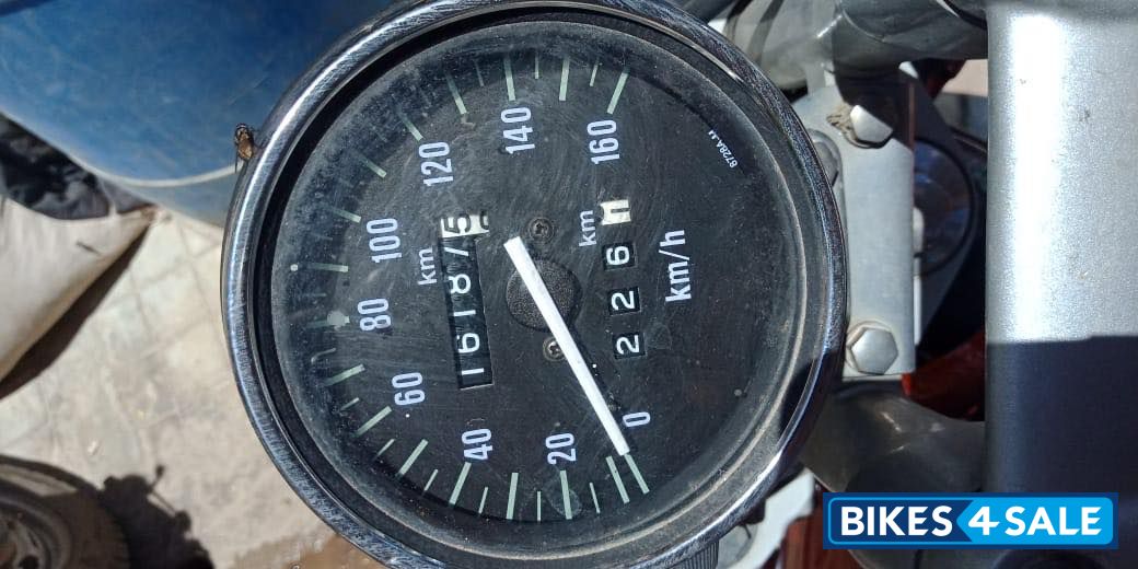 Red Bajaj Avenger 220 DTS-i