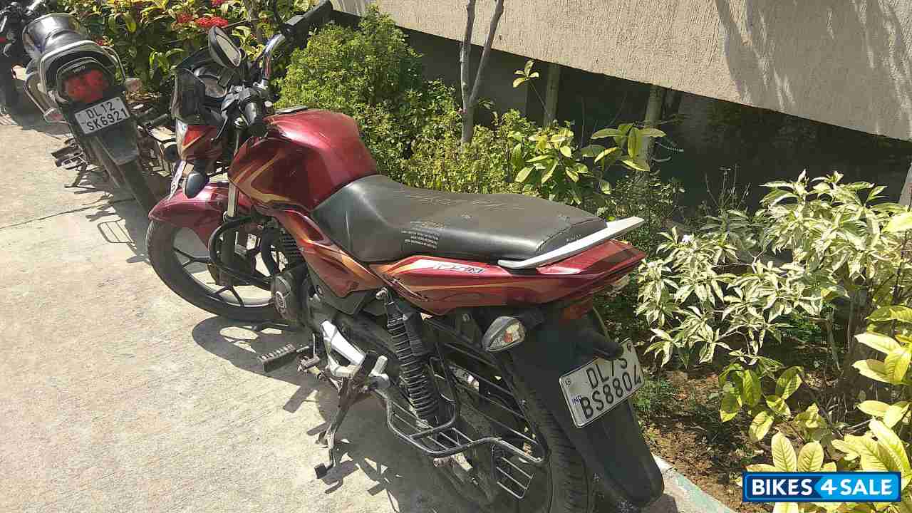 Red Bajaj Discover 125M
