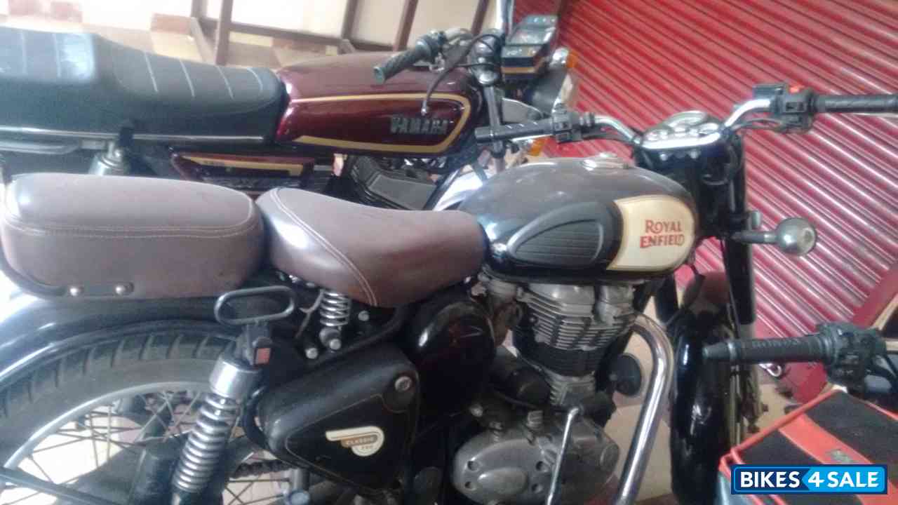 Black Royal Enfield Classic 350