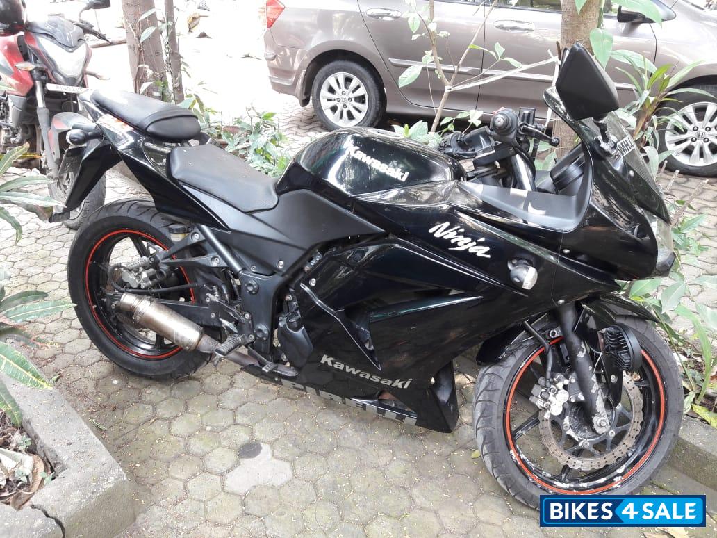 Ebony Black Kawasaki Ninja 250R