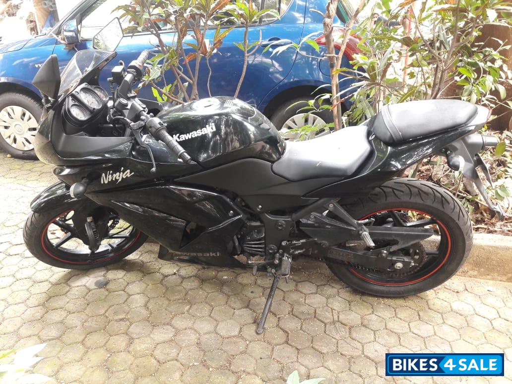 Ebony Black Kawasaki Ninja 250R