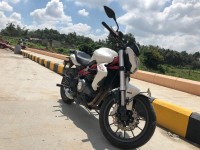 White Benelli TNT 300