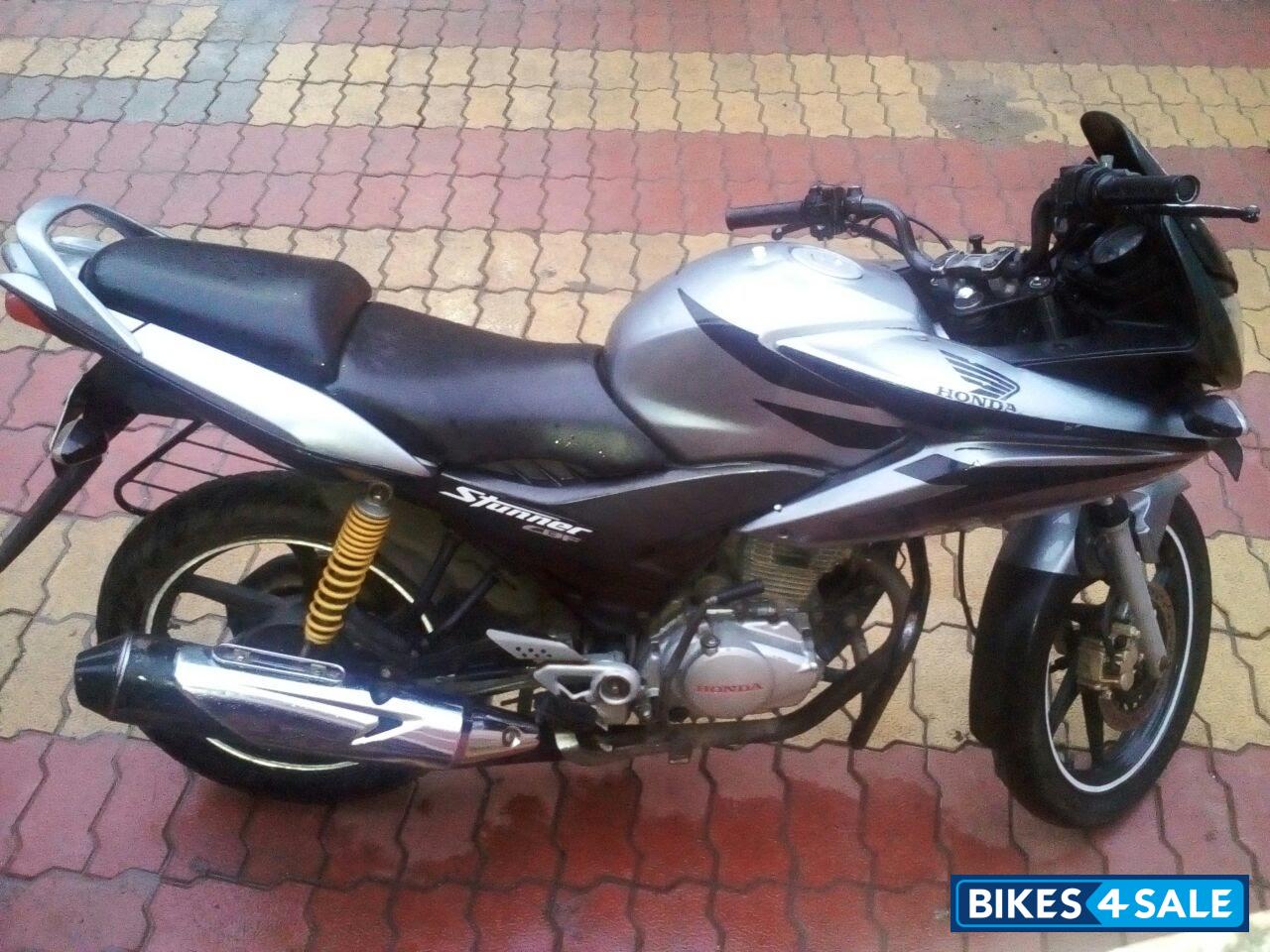 Black-grey Honda CBF Stunner