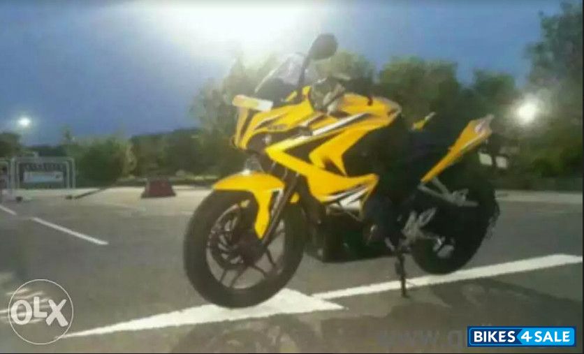 Bajaj Pulsar RS 200 ABS