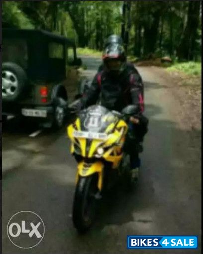 Bajaj Pulsar RS 200 ABS