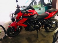 Red Benelli TNT 600 i