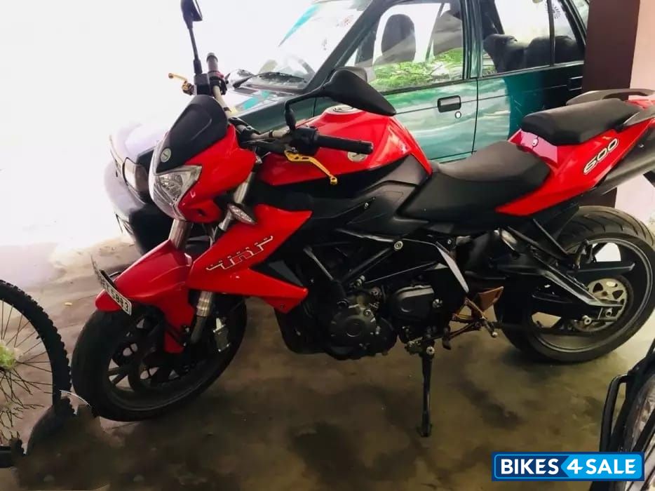 Red Benelli TNT 600 i