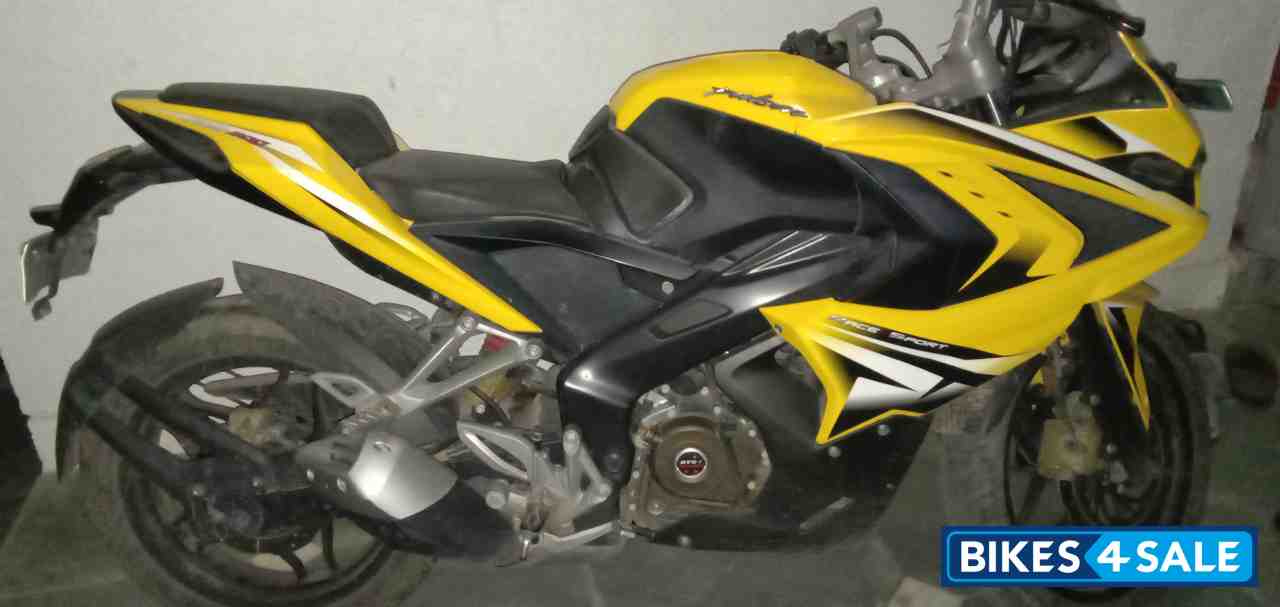 Bajaj Pulsar RS 200