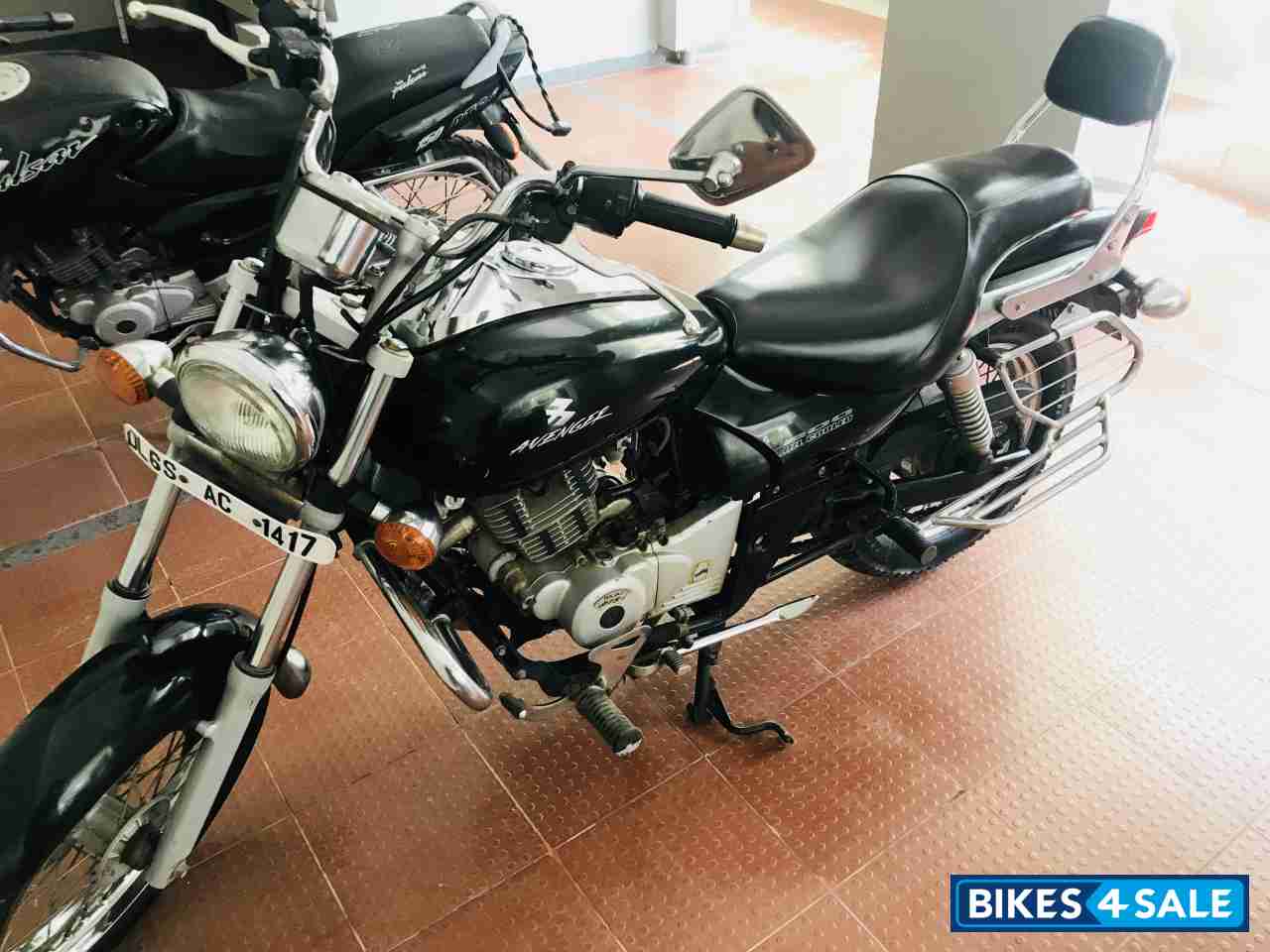 Bajaj Avenger 200 DTS-i