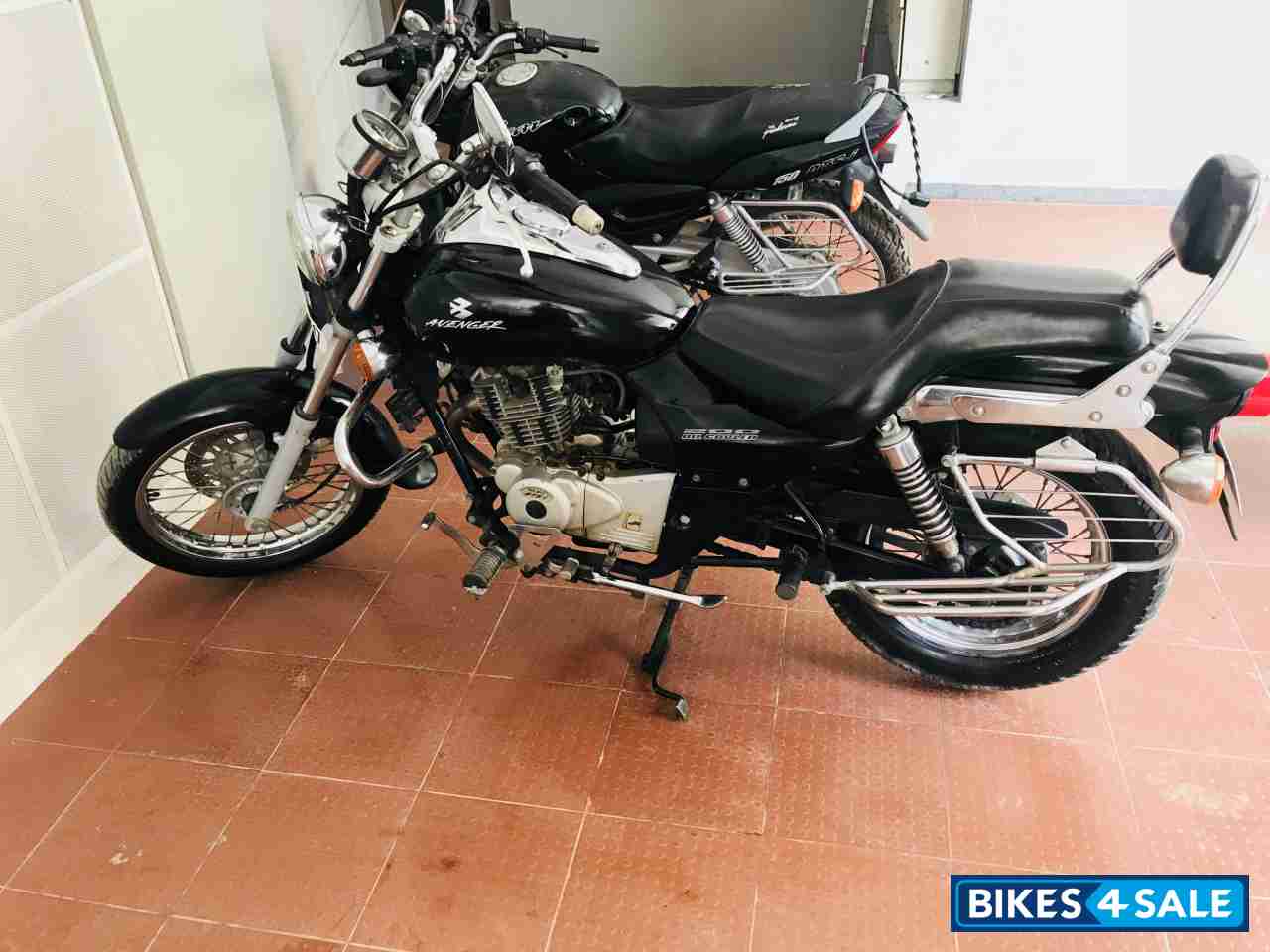 Bajaj Avenger 200 DTS-i