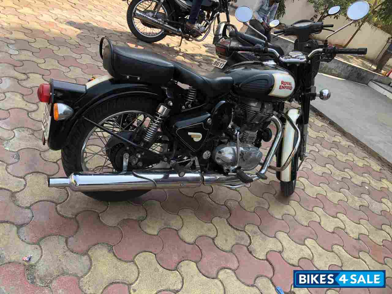 Black Royal Enfield Bullet Standard 500