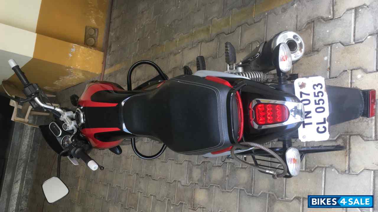 Bajaj V15