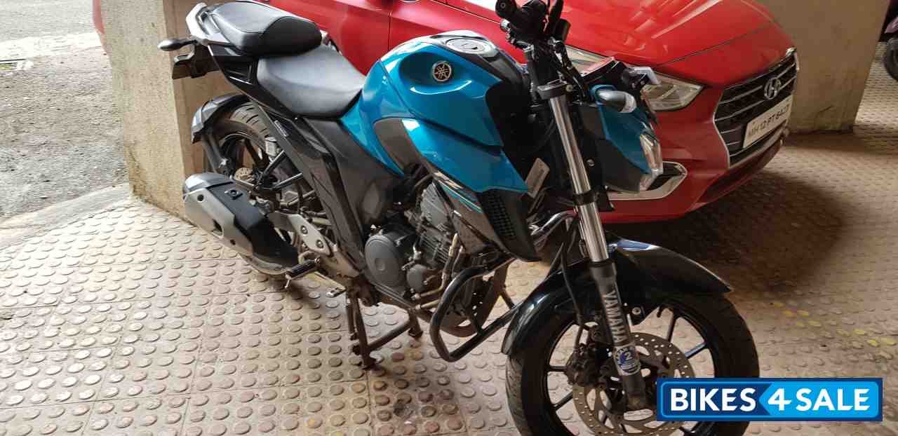 Blue Yamaha FZ25