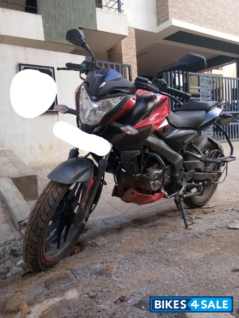 Red Bajaj Pulsar NS 160